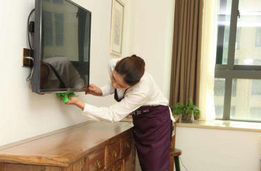 大連華騰家政保潔 專(zhuān)業(yè)保姆 育嬰 護(hù)工 擦玻璃